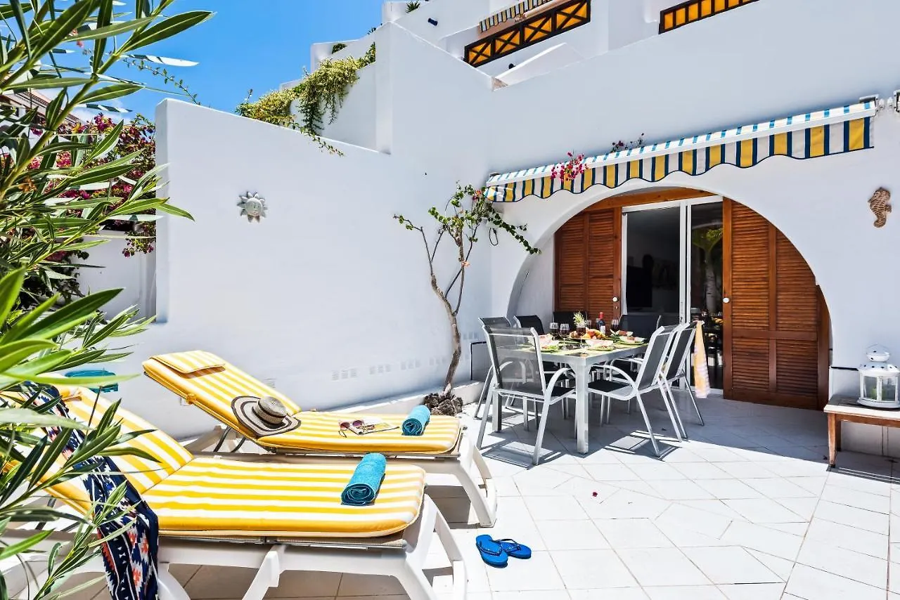 아파트 95 Great Location In Las Americas, Sea Front! 아로나