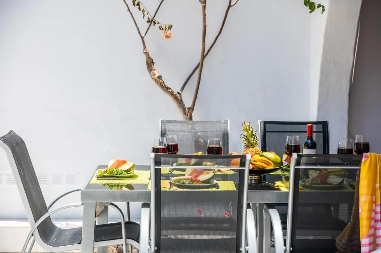 شقة 95 Great Location In Las Americas, Sea Front! أرونا
